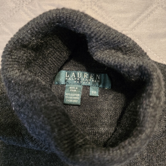 Lauren by Ralph Lauren petite silk/cashmere blend turtleneck sweater. - Picture 4 of 4